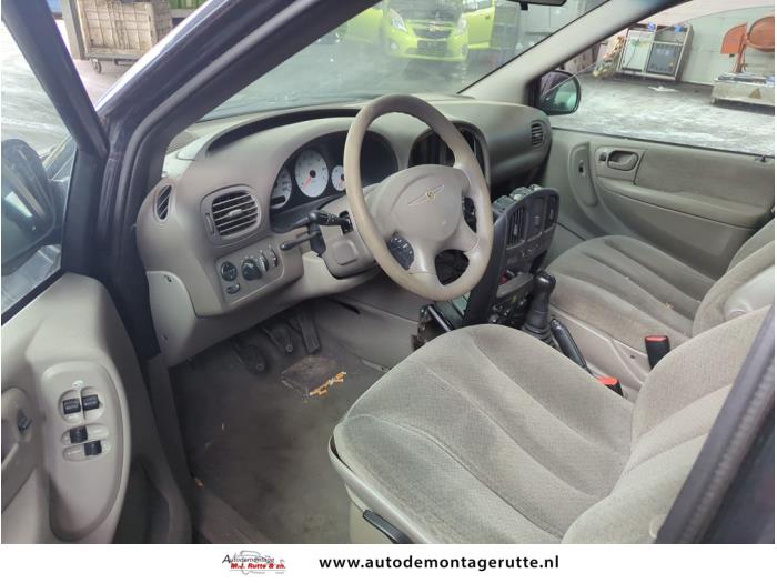 Chrysler Voyager/Grand Voyager 2.4 16V Vehículo de desguace (2002, Gris)