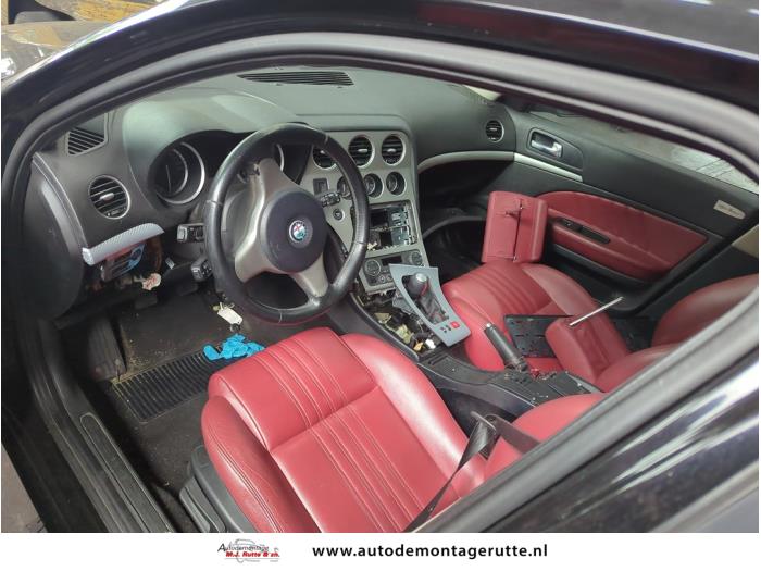 Alfa Romeo 159 2.2 JTS 16V Vehículo de desguace (2007, Negro)