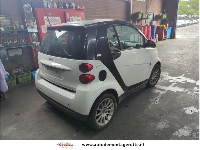 Smart Fortwo Coupé 1.0 45 KW Samochód złomowany (2007, Czarny)