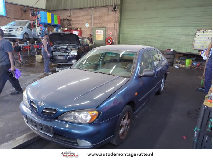 Nissan Primera 1.8 16V  (Skrot)