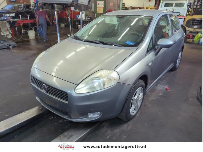 Fiat Grande Punto 1.2 Vehículo de desguace (2008, Gris)