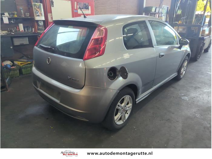 Fiat Grande Punto 1.2 Vehículo de desguace (2008, Gris)