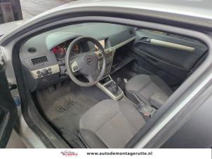 Opel Astra H SW 1.6 16V Twinport Vehículo de desguace (2008, Gris)