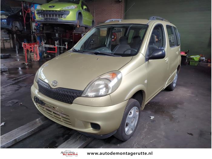 Toyota Yaris Verso 1.3 16V  (Rozbiórka)