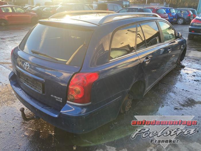 Toyota Avensis Wagon 2.2 D-4D 16V D-CAT Skrotfordon (2006, METALLIC BLAUW)