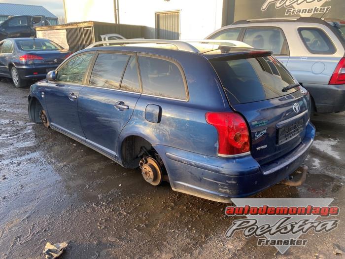 Toyota Avensis Wagon 2.2 D-4D 16V D-CAT Skrotfordon (2006, METALLIC BLAUW)