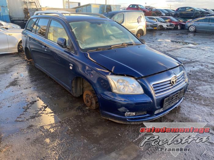 Toyota Avensis Wagon 2.2 D-4D 16V D-CAT Skrotfordon (2006, METALLIC BLAUW)