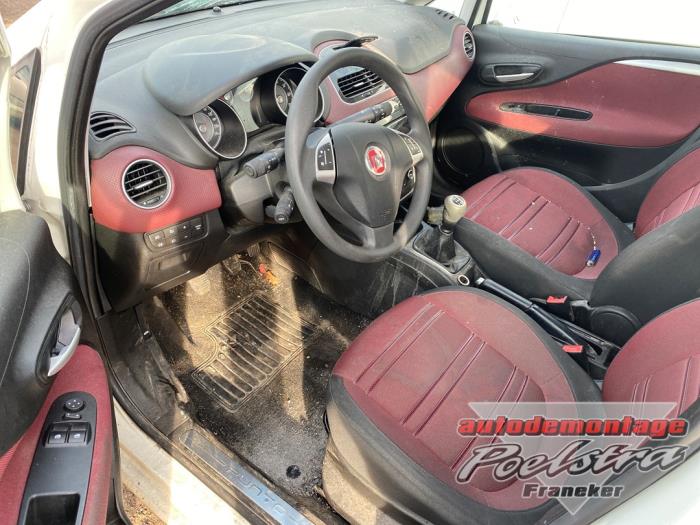 Fiat Punto Evo 1.3 JTD Multijet 85 16V Euro 5 Schrottauto (2011, Weiß)