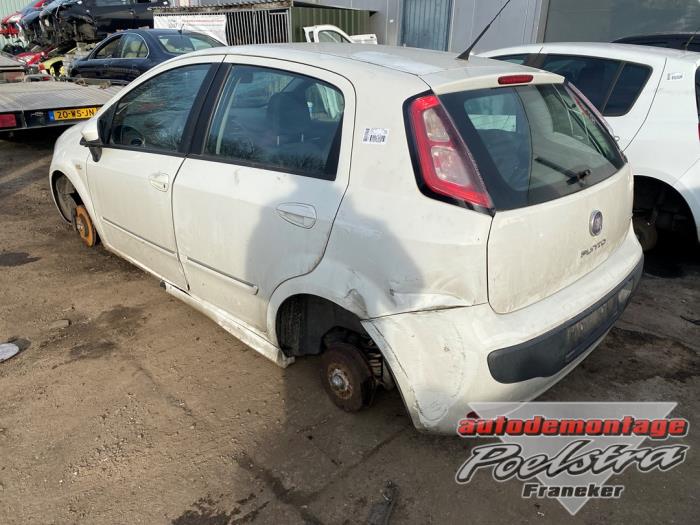 Fiat Punto Evo 1.3 JTD Multijet 85 16V Euro 5 Schrottauto (2011, Weiß)