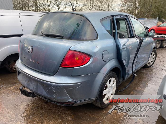 Seat Toledo 2.0 FSI 16V Skrotfordon (2005, BLAUW)