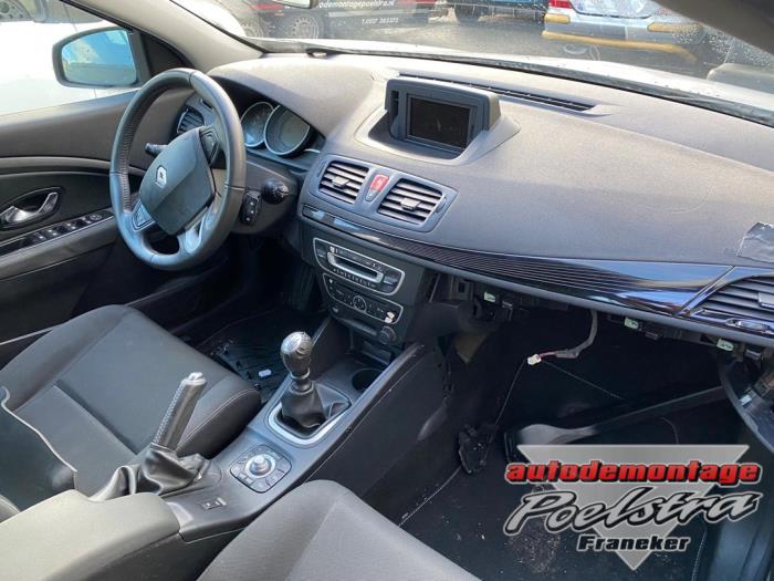 Renault Megane III Berline 1.6 16V Épave (2010, Gris)