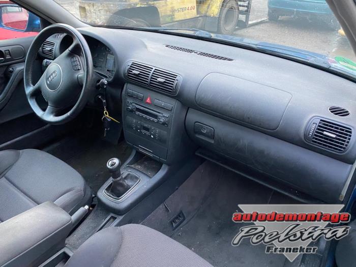 Audi A3 1.8 20V Épave (2003, Bleu)