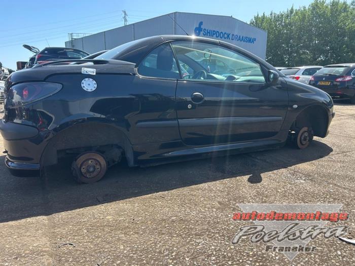Peugeot 206 CC 1.6 16V Vehículo de desguace (2002, Negro)