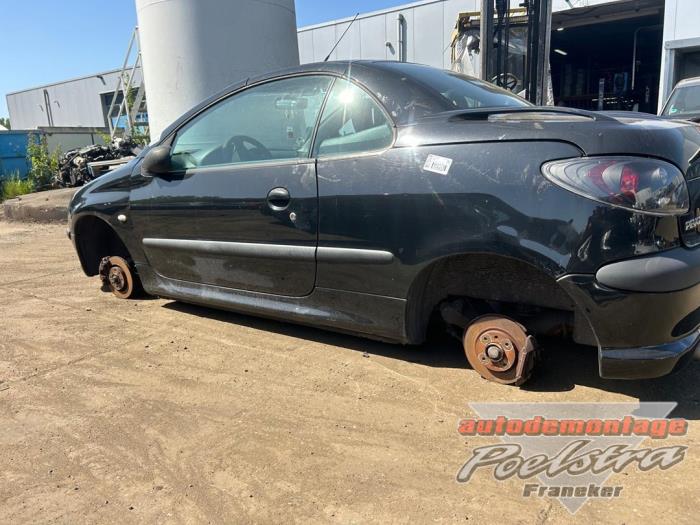 Peugeot 206 CC 1.6 16V Vehículo de desguace (2002, Negro)