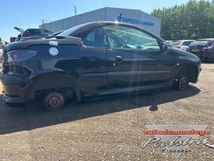 Peugeot 206 CC 1.6 16V Vehículo de desguace (2002, Negro)
