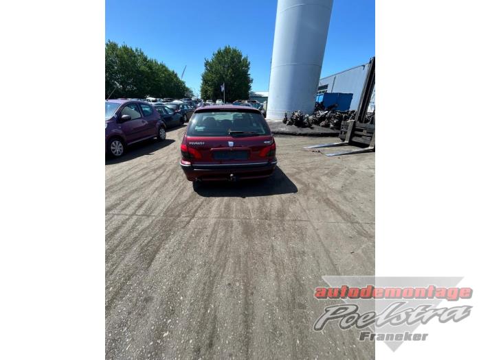 Peugeot 406 Break 3.0 V6 24V Vehículo de desguace (2000, Rojo)