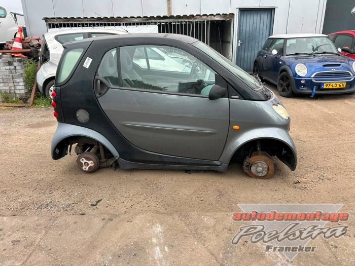 Smart City-Coupé 0.6 Turbo i.c. Smart&Pulse Vehículo de desguace (2002, Negro)