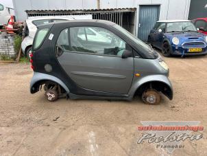 Smart City-Coupé 0.6 Turbo i.c. Smart&Pulse Vehículo de desguace (2002, Negro)