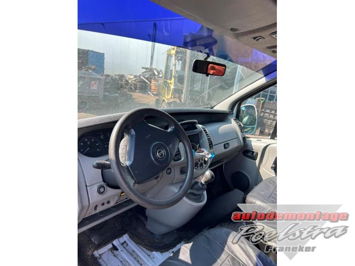 Opel Vivaro 1.9 DI Vehículo de desguace (2004)