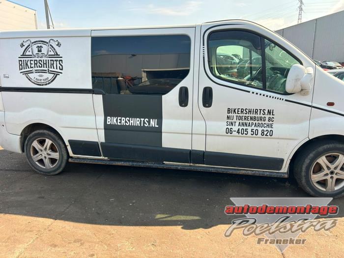 Opel Vivaro 1.9 DI Vehículo de desguace (2004)