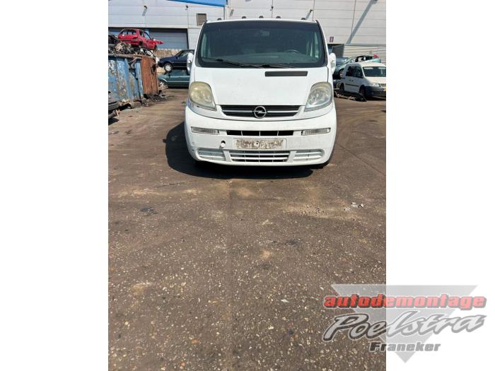 Opel Vivaro 1.9 DI Vehículo de desguace (2004)