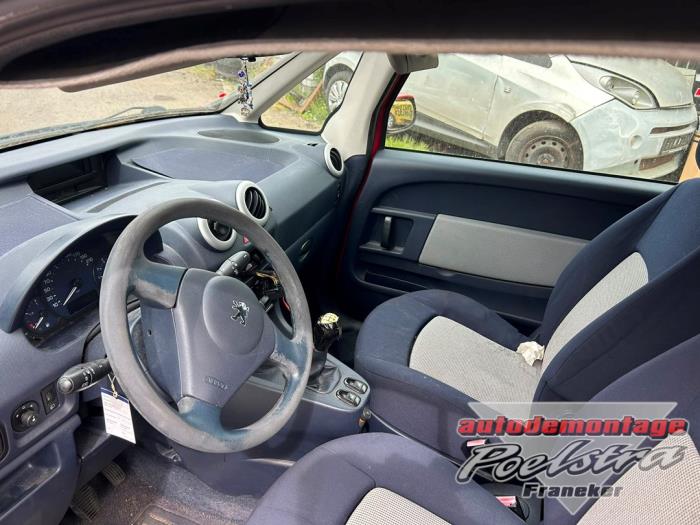 Peugeot 1007 1.4 Vehículo de desguace (2008, Rojo)