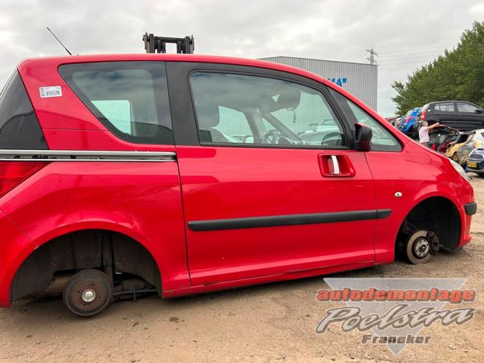 Peugeot 1007 1.4 Vehículo de desguace (2008, Rojo)