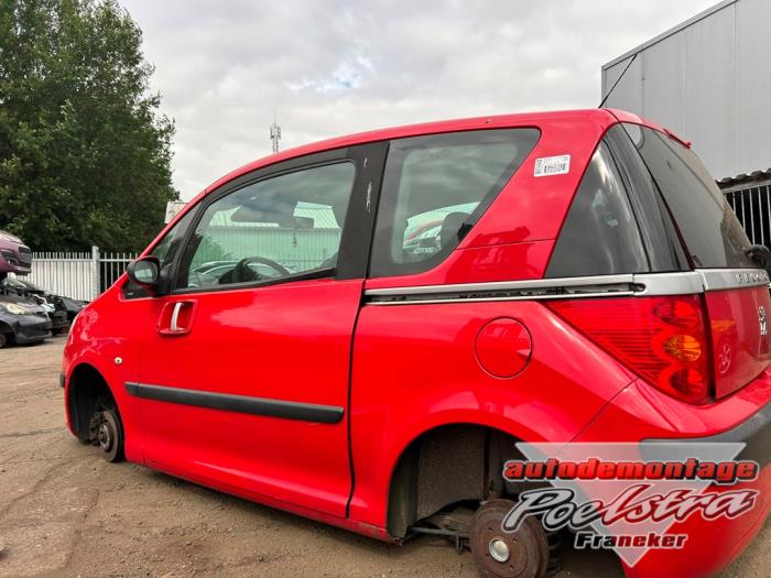 Peugeot 1007 1.4 Vehículo de desguace (2008, Rojo)