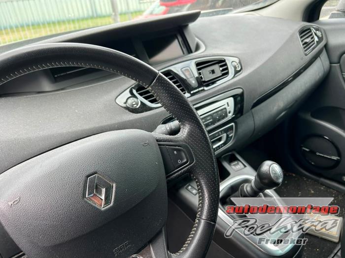 Renault Grand Scénic III 1.2 16V TCe 130 Vehículo de desguace (2013, Negro)