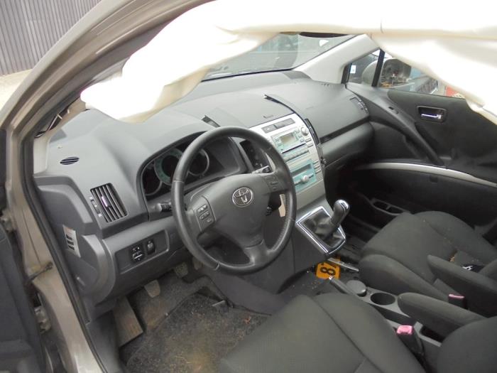 Toyota Corolla Verso 1.8 16V VVT-i Épave (2006, Beige)
