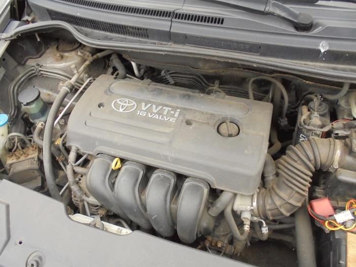 Toyota Corolla Verso 1.8 16V VVT-i Épave (2006, Beige)