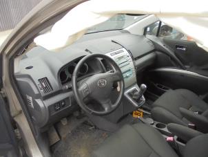 Toyota Corolla Verso 1.8 16V VVT-i Épave (2006, Beige)