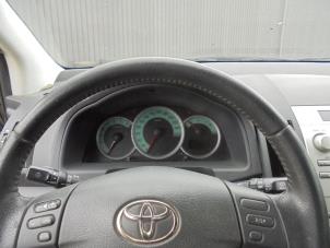 Toyota Corolla Verso 1.8 16V VVT-i Épave (2006, Beige)