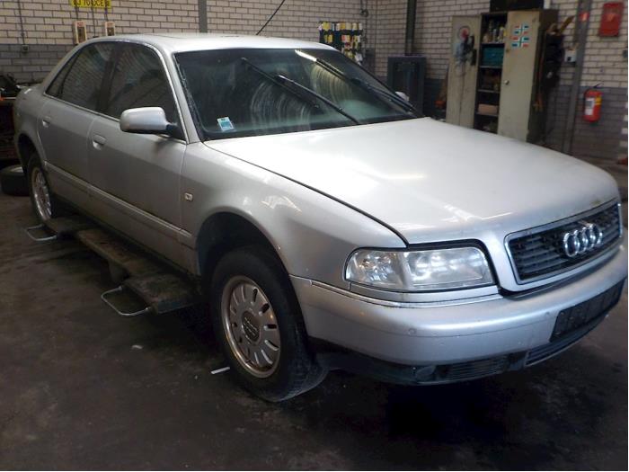 Audi A8 2.8 V6 30V Samochód złomowany (2001, Szary)