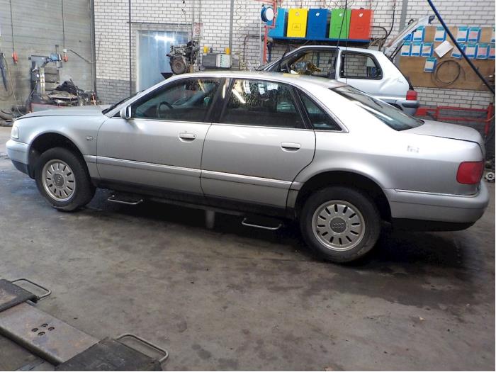 Audi A8 2.8 V6 30V Samochód złomowany (2001, Szary)