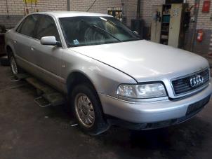 Audi A8 2.8 V6 30V Samochód złomowany (2001, Szary)