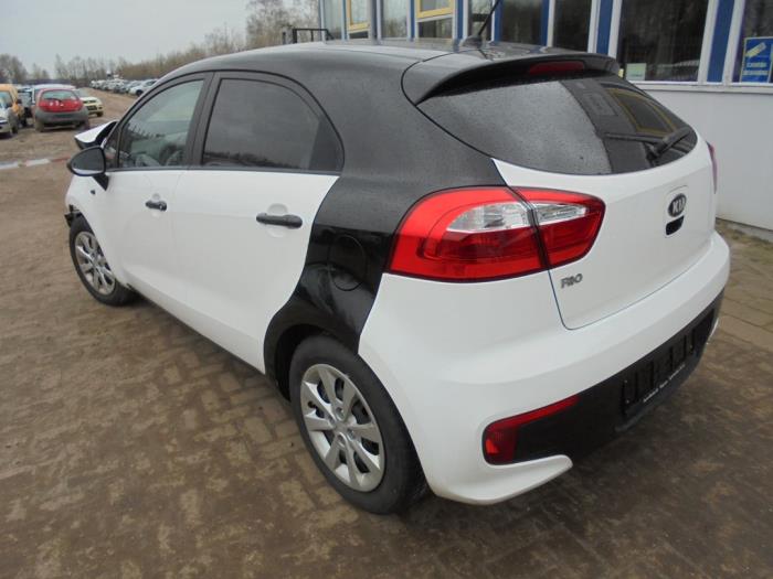 Kia Rio III 1.1 CRDi VGT 12V Épave (2016, Noir)