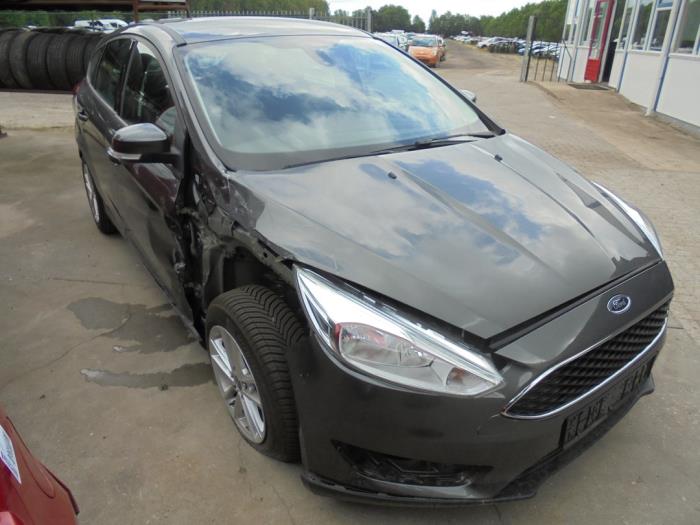 Ford Focus 3 1.0 Ti-VCT EcoBoost 12V 100 Épave (2015, Gris)