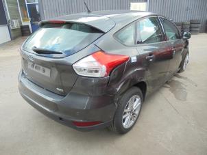 Ford Focus 3 1.0 Ti-VCT EcoBoost 12V 100 Épave (2015, Gris)