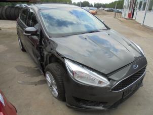 Ford Focus 3 1.0 Ti-VCT EcoBoost 12V 100 Épave (2015, Gris)