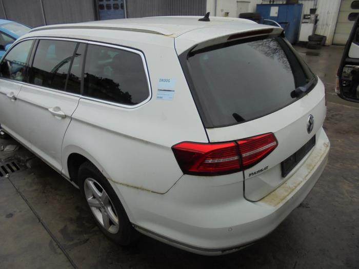 Volkswagen Passat Épave (2015, Blanc)