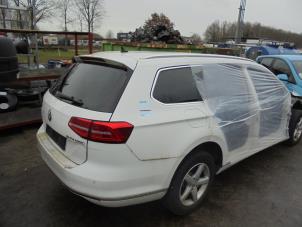 Volkswagen Passat Épave (2015, Blanc)