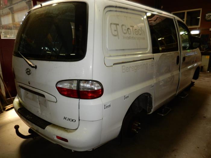 Hyundai H-1/H-200 2.5 Tdi Épave (2004, Blanc)
