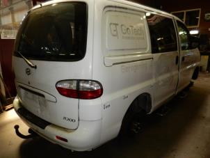 Hyundai H-1/H-200 2.5 Tdi Épave (2004, Blanc)