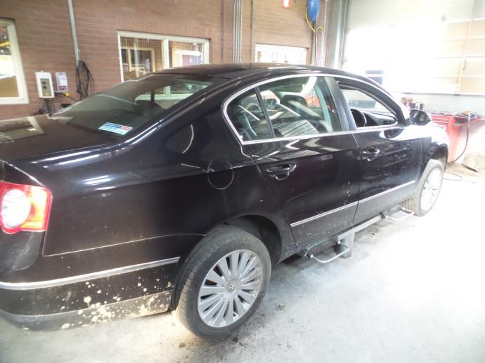 Volkswagen Passat 2.0 TDI 16V 140 Épave (2009, Noir)