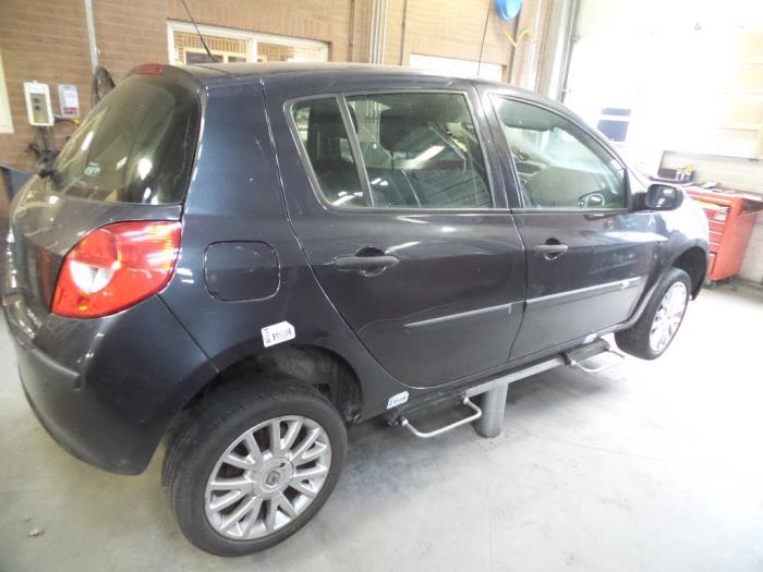 Renault Clio III 1.6 16V Épave (2007, Gris)