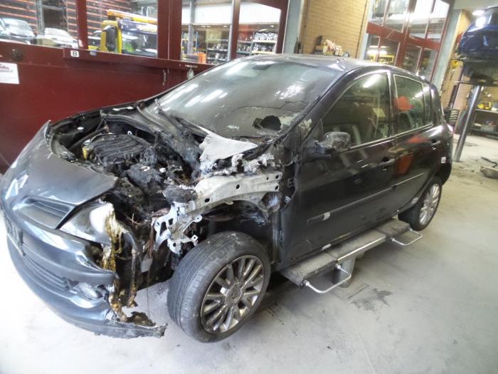 Renault Clio III 1.6 16V Épave (2007, Gris)