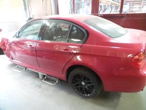 BMW 3 serie 325d 24V Épave (2007, Rouge)