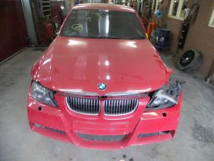 BMW 3 serie 325d 24V Épave (2007, Rouge)