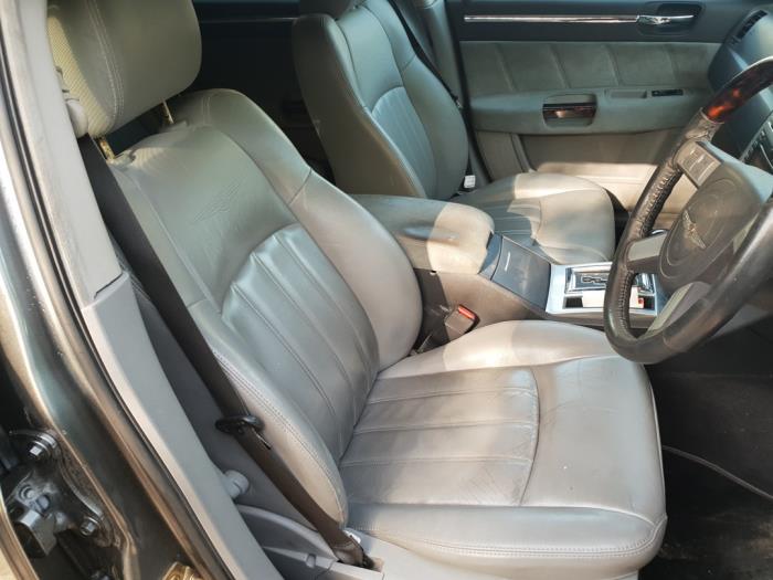Chrysler 300 C Touring 3.0 CRD 24V Épave (2007, Gris)